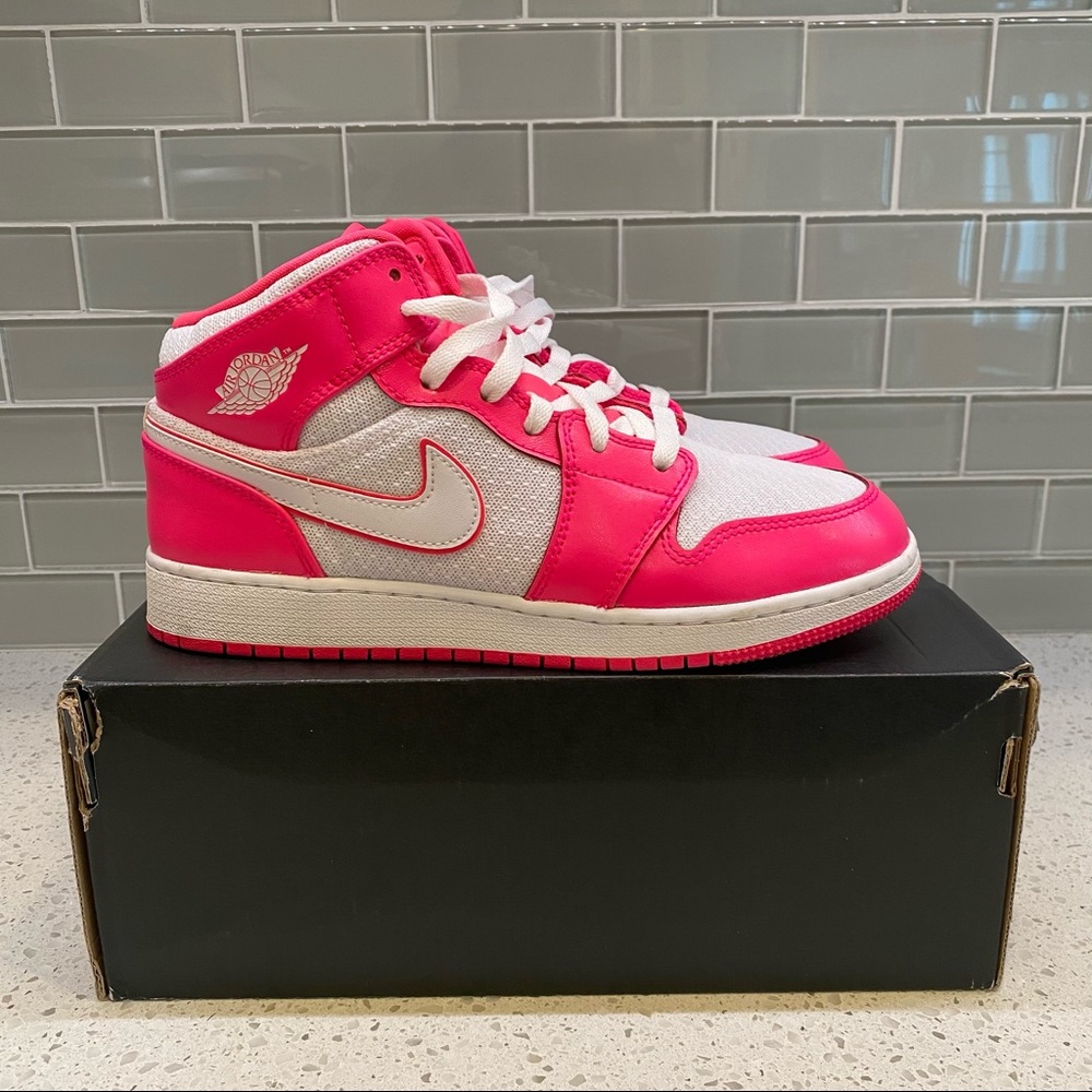 Air Jordan 1 hyper pink